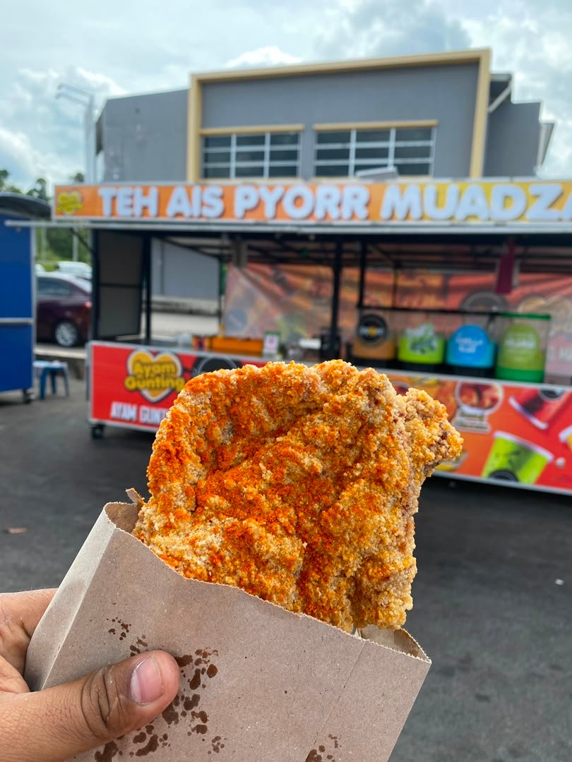 Kiosk Kak Qiela dan ayam gunting